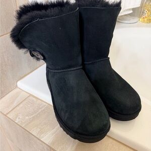 Black Bailey Button Ugg Boots